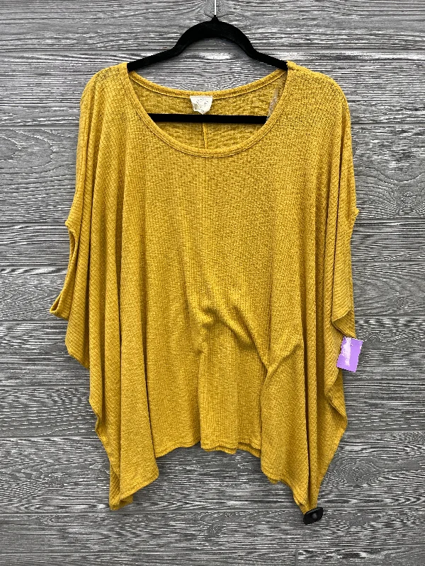 Top Short Sleeve By Clothes Mentor In Yellow, Size: M Bold Men's Animal
