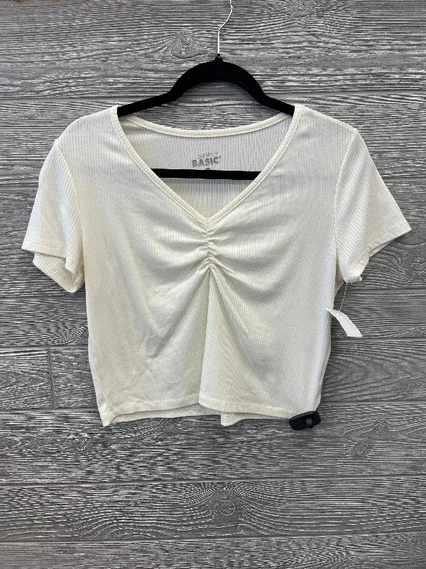 Top Short Sleeve By Clothes Mentor In Cream, Size: M Beach