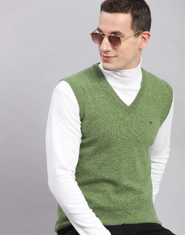 Men Green Solid V Neck Sleeveless Sweater