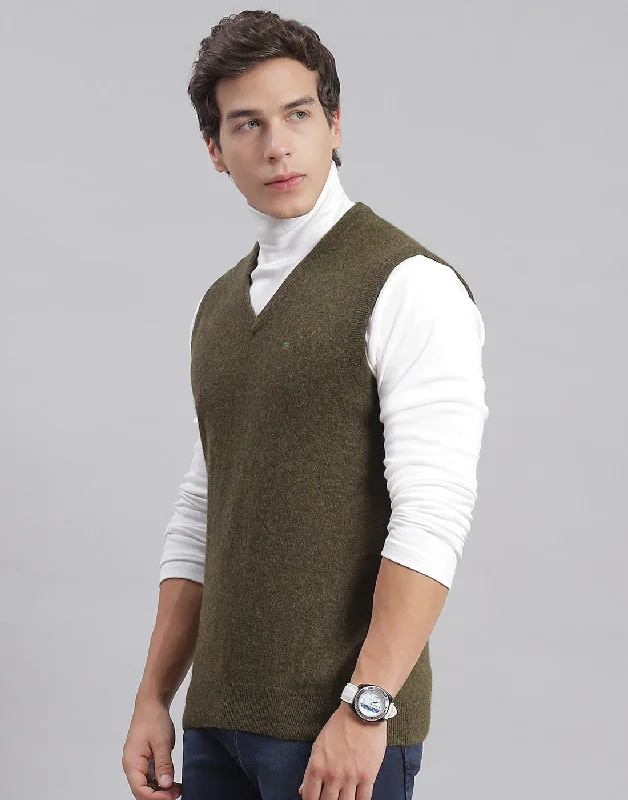 Men Olive Solid V Neck Sleeveless Sweater